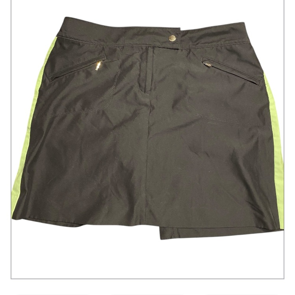 Izod XFG  cool fx golf/athletic skort.  Size 8.  Zipper pockets